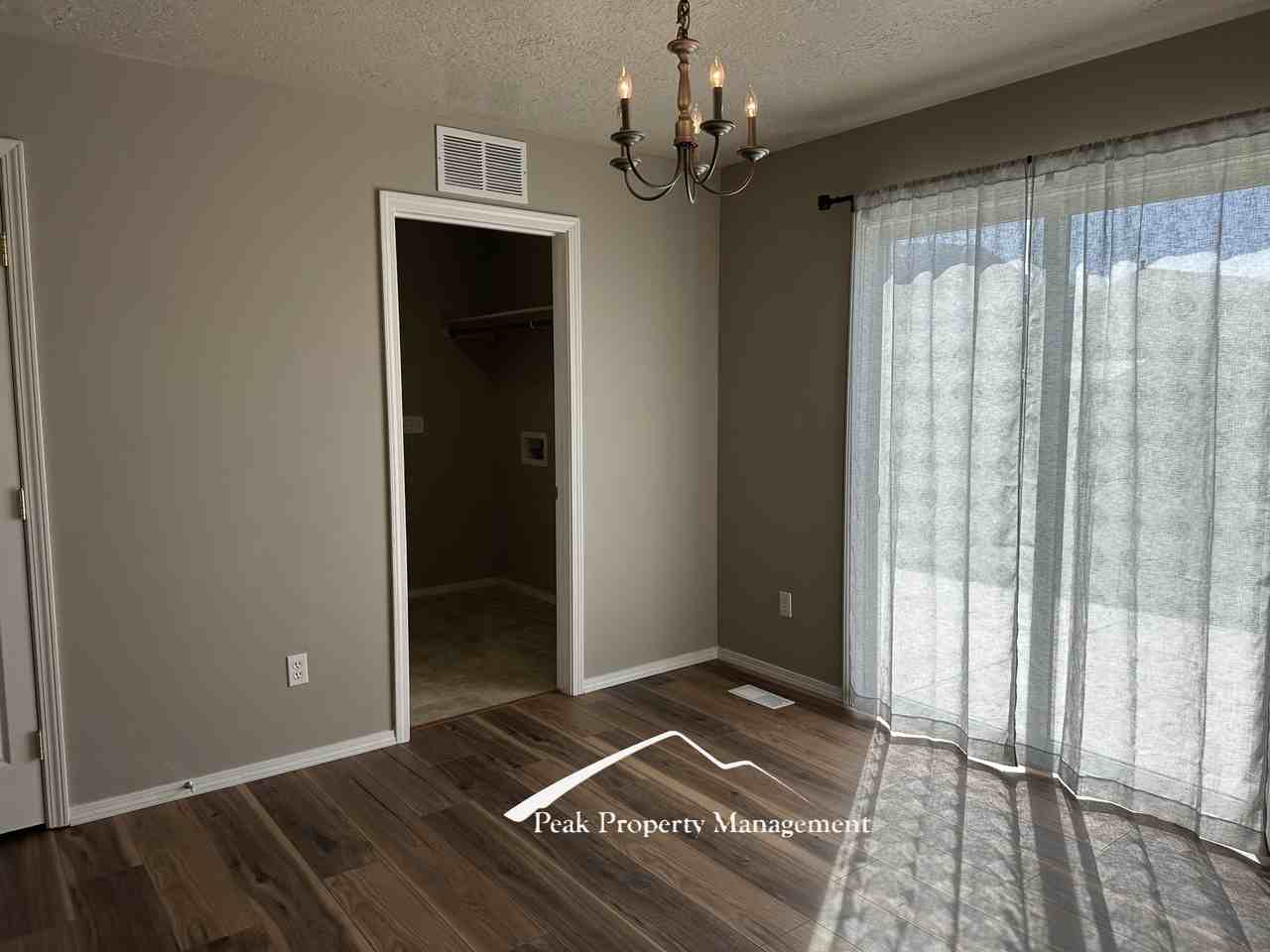 2524 Colfax Dr #1 - Photo 5 of 25