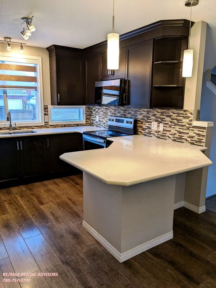 58 Cranford Bay Se - Photo 2 of 19