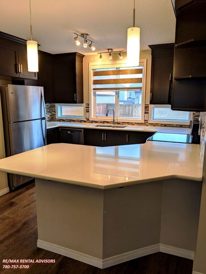 58 Cranford Bay Se - Photo 3 of 19