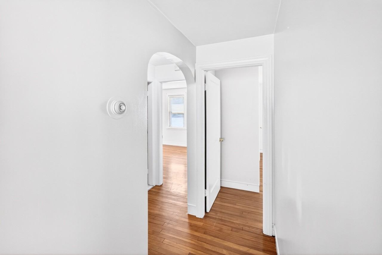 180 Aqueduct Rd - Photo 3 of 11