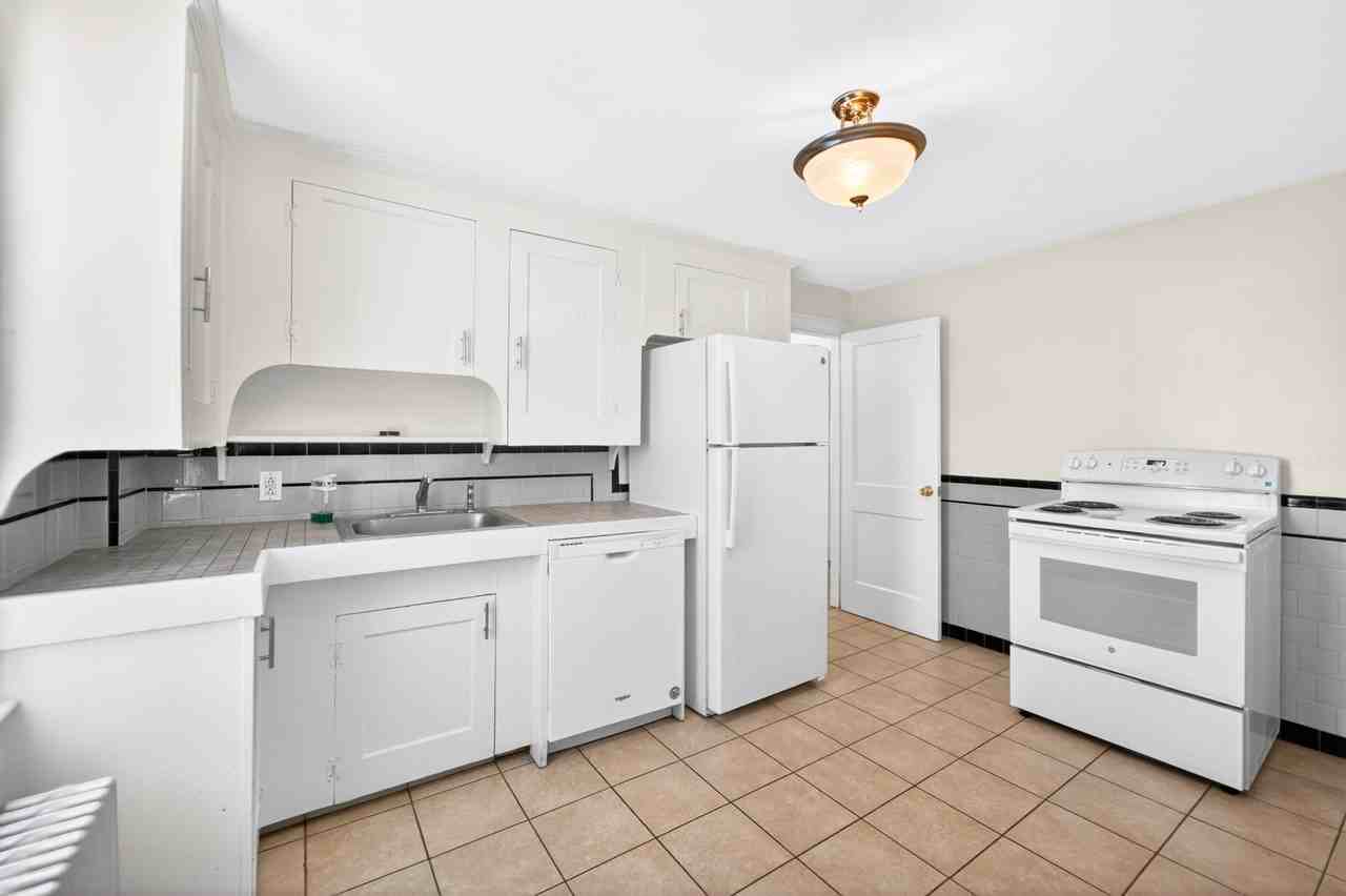 180 Aqueduct Rd - Photo 4 of 11