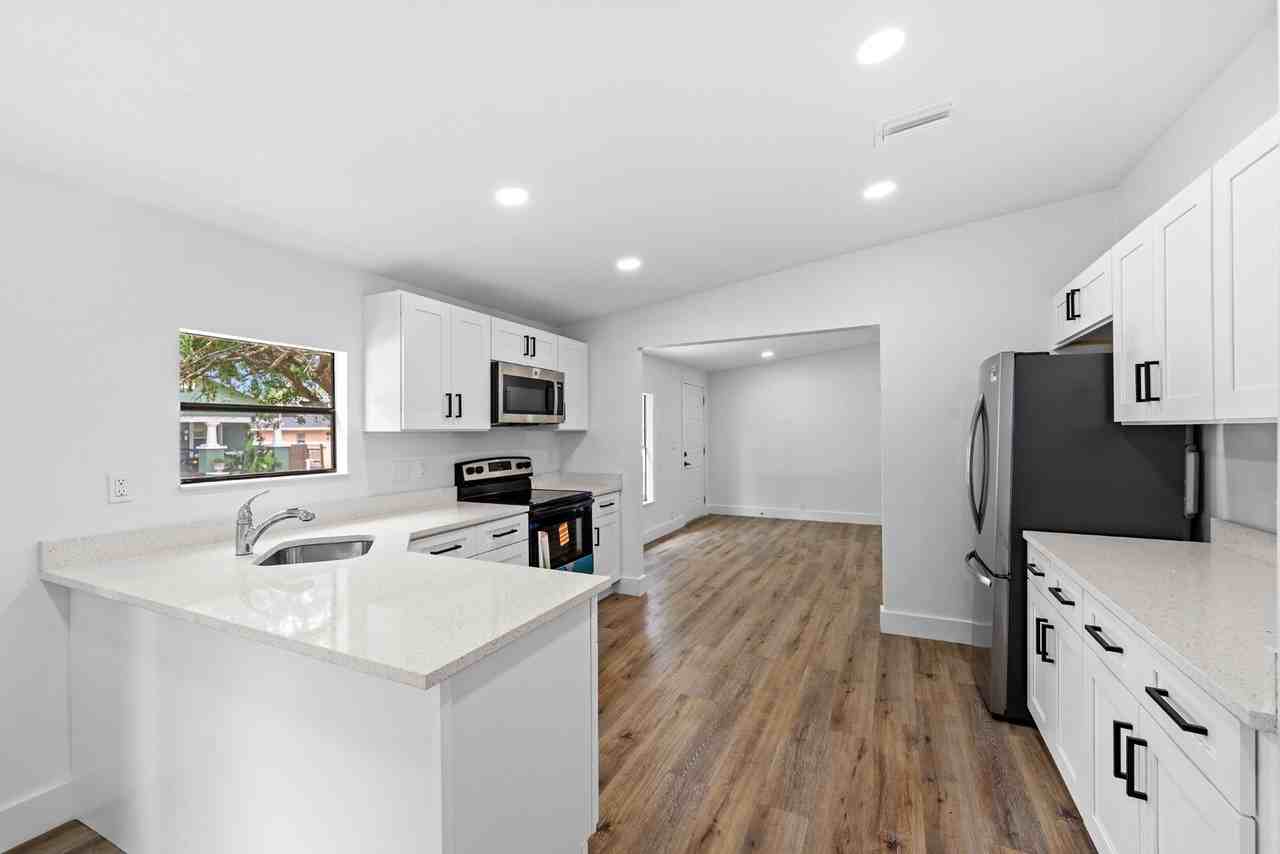 6402 N Highland Ave - Photo 7 of 11