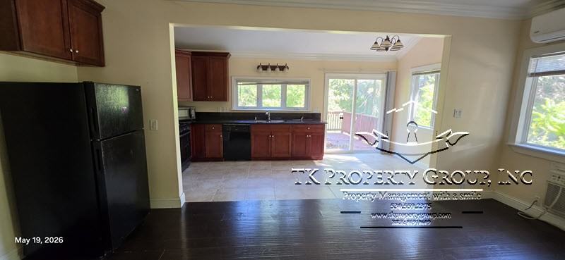 325 1/2 E Main St #B - Photo 2 of 12