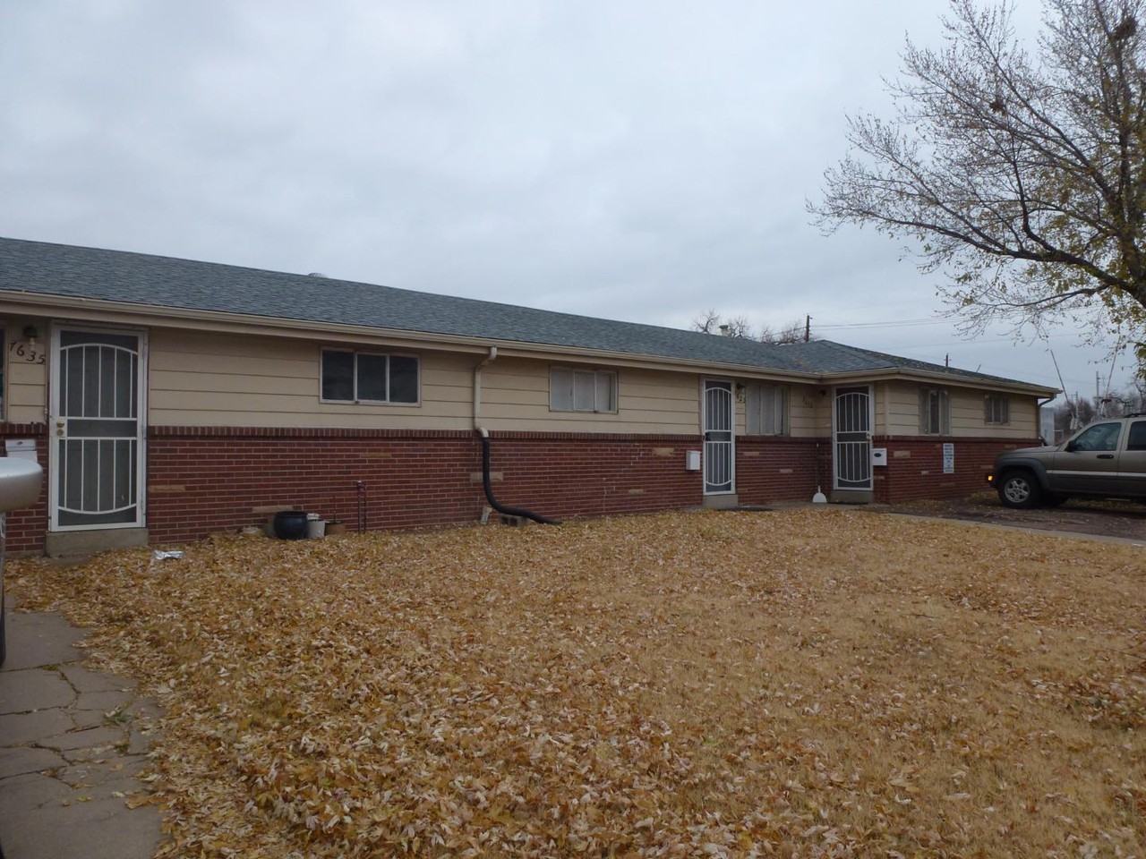 7625 W 61st Ave - Photo 2 of 11