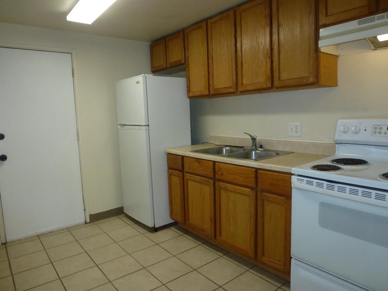7625 W 61st Ave - Photo 4 of 11