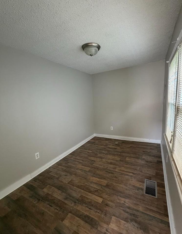 934 47th St N - Photo 5 of 8