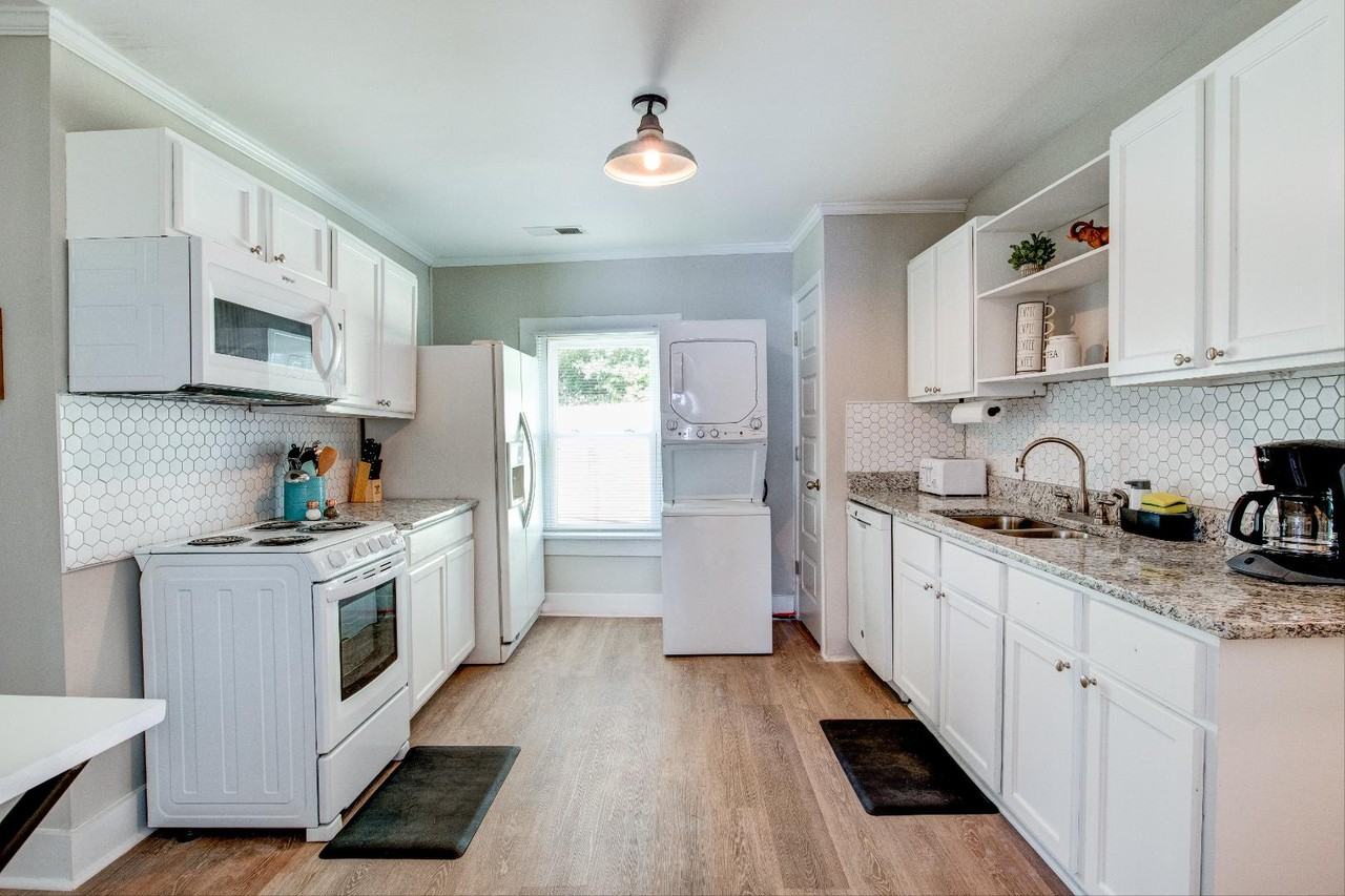 420 Hall St - Photo 4 of 14