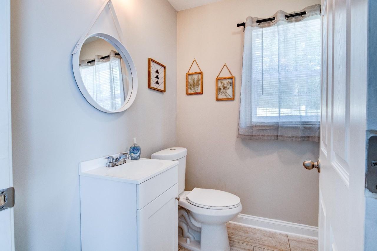 420 Hall St - Photo 6 of 14