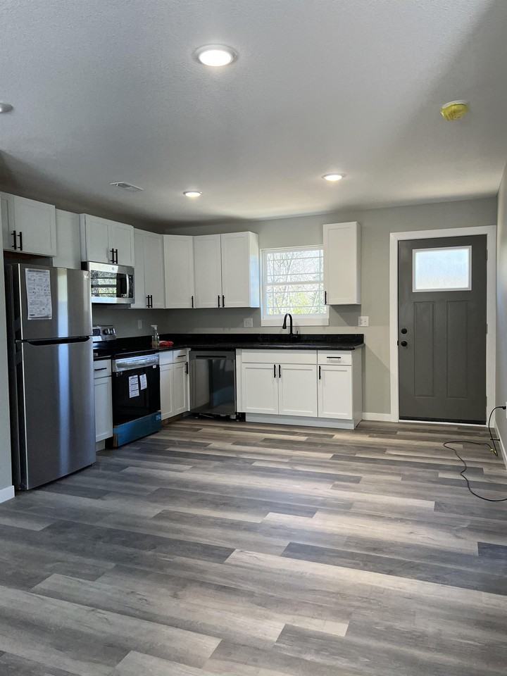 803 Broad St #A - Photo 5 of 19