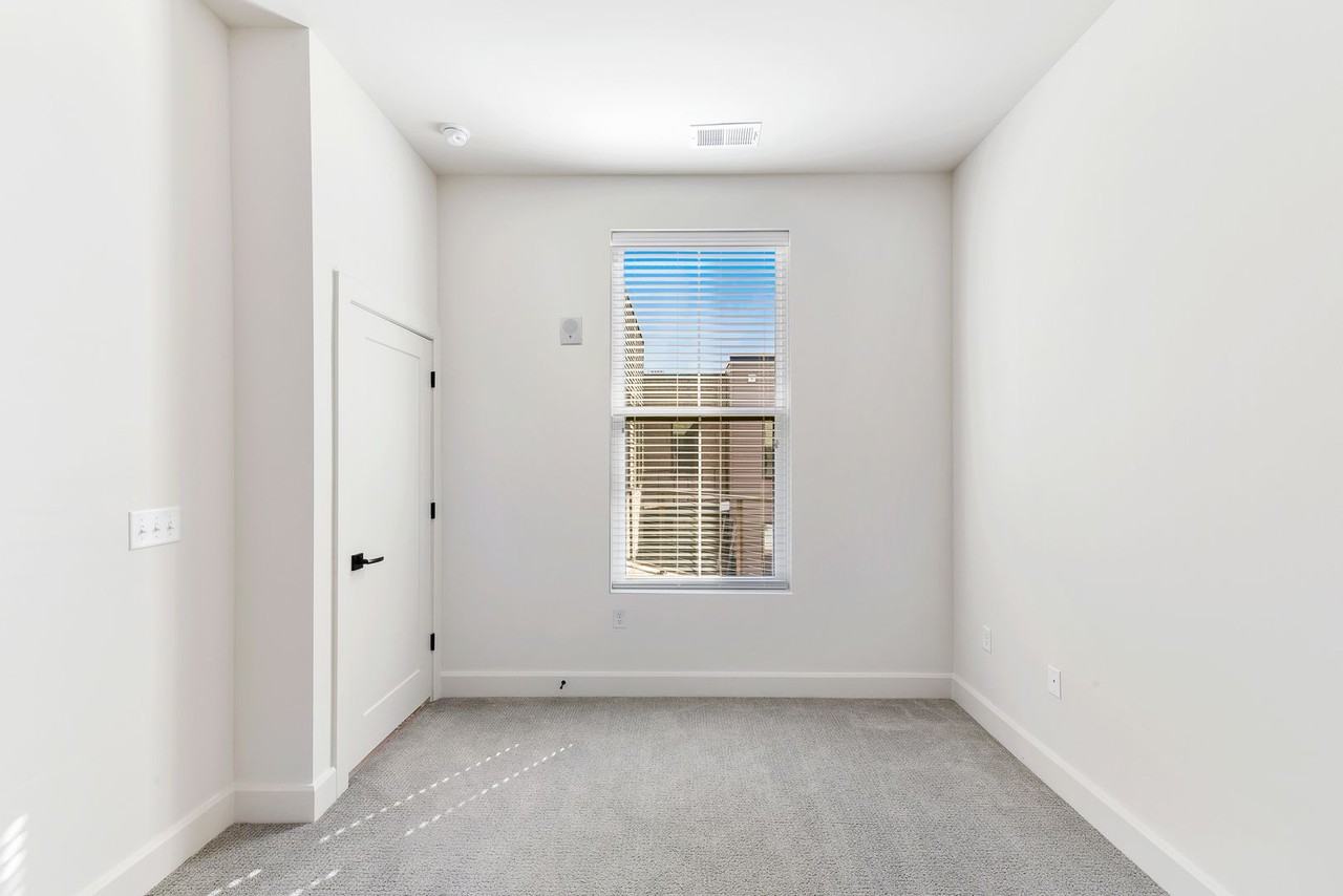Peake Apartments - Photo 5 of 28