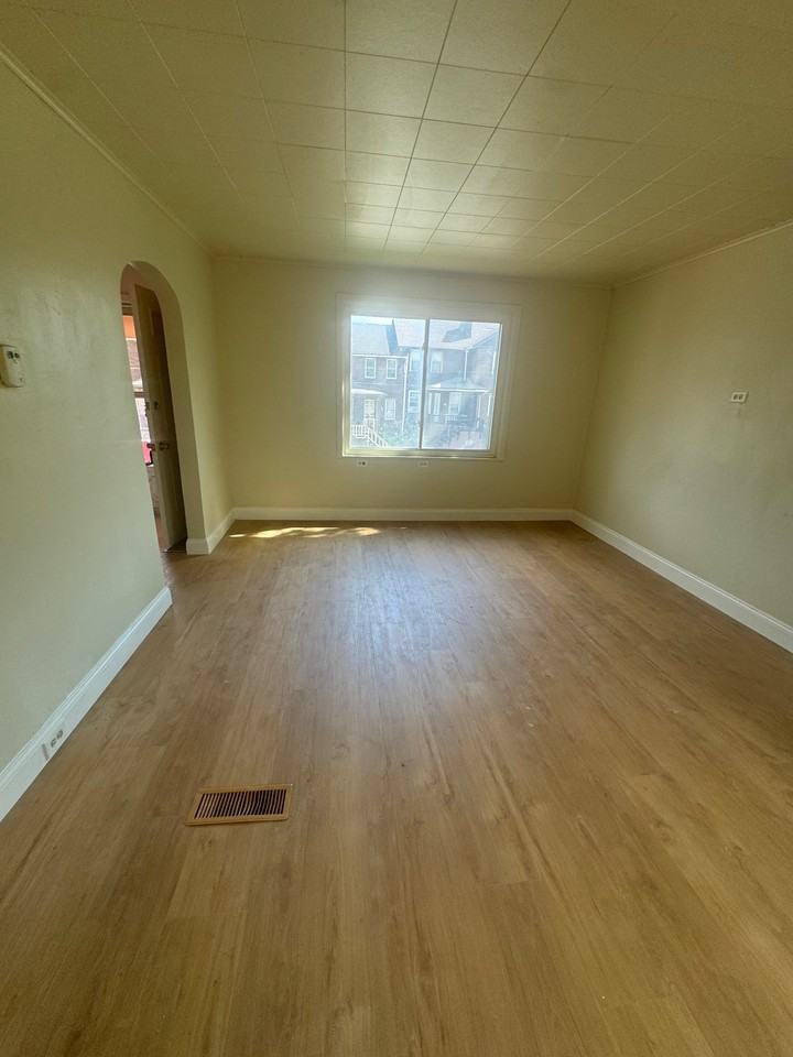 101 Center St #1 - Photo 3 of 11