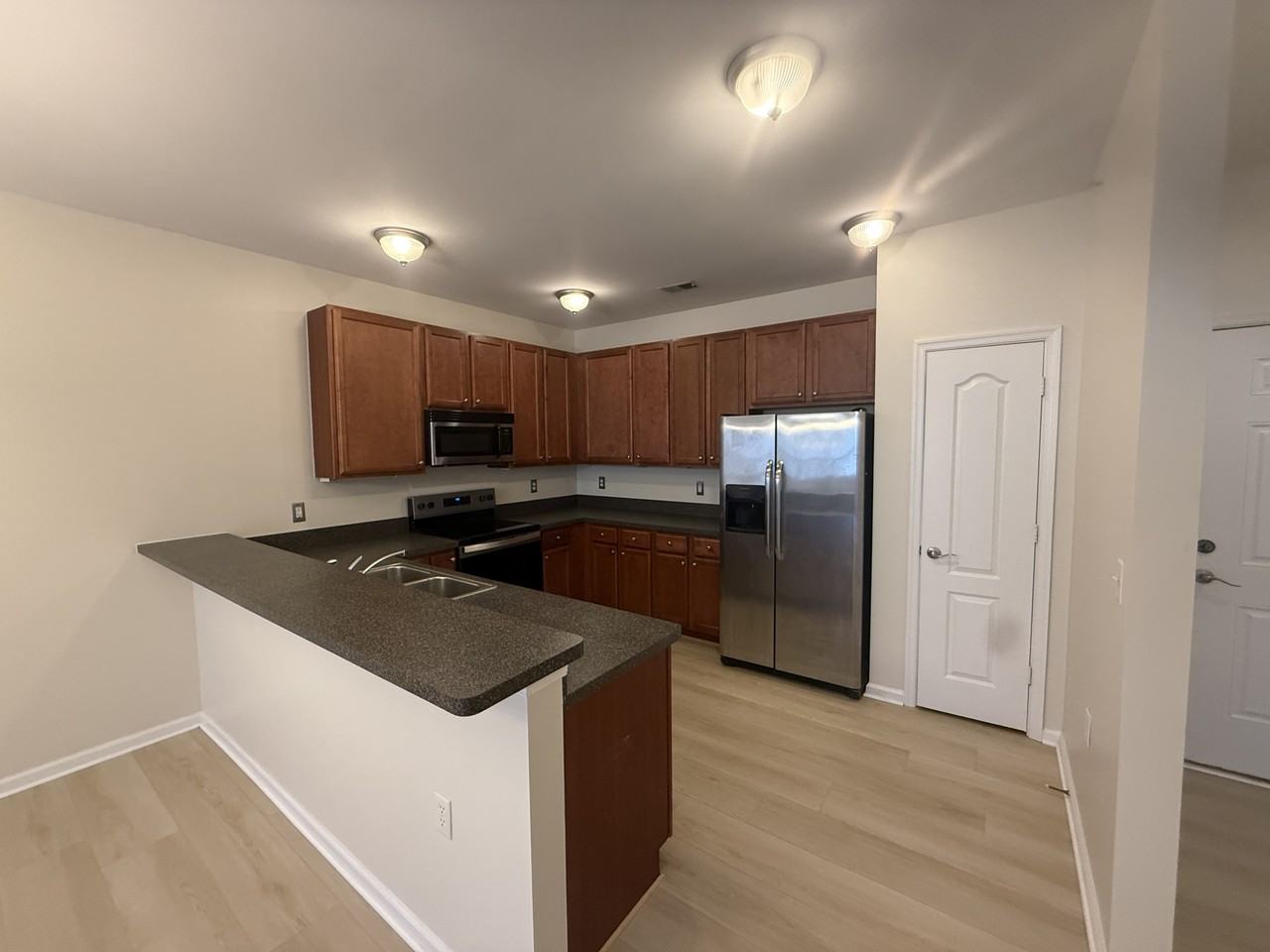 924 Southmoor Dr #204 - Photo 2 of 9
