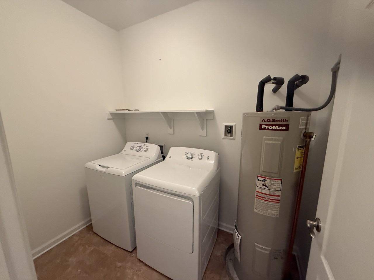 924 Southmoor Dr #204 - Photo 5 of 9