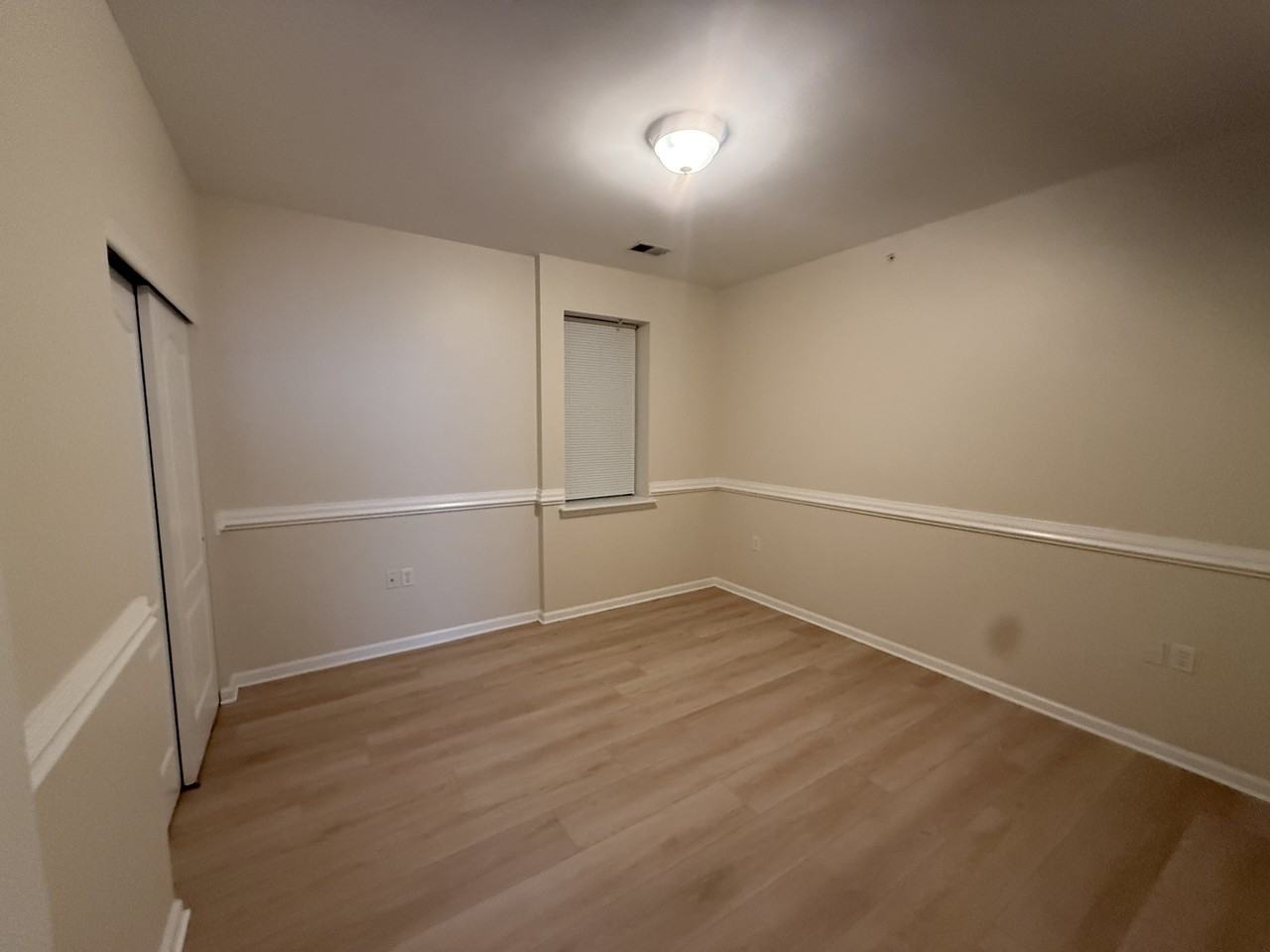 924 Southmoor Dr #204 - Photo 6 of 9