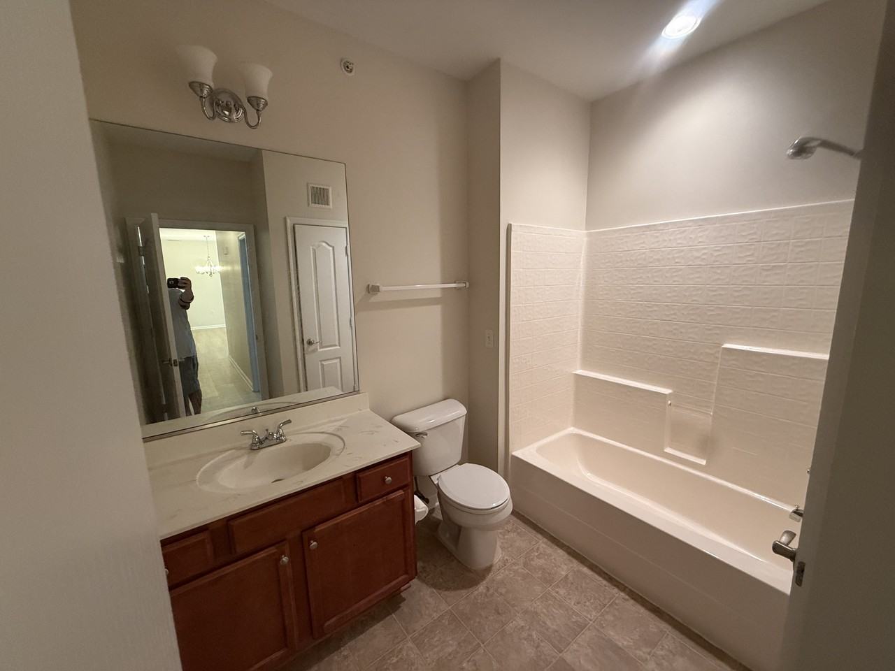 924 Southmoor Dr #204 - Photo 7 of 9