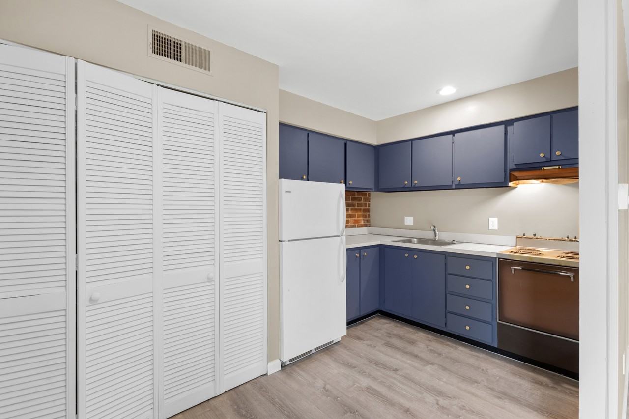 9971 Chateau Roi Ct #1 - Photo 6 of 18