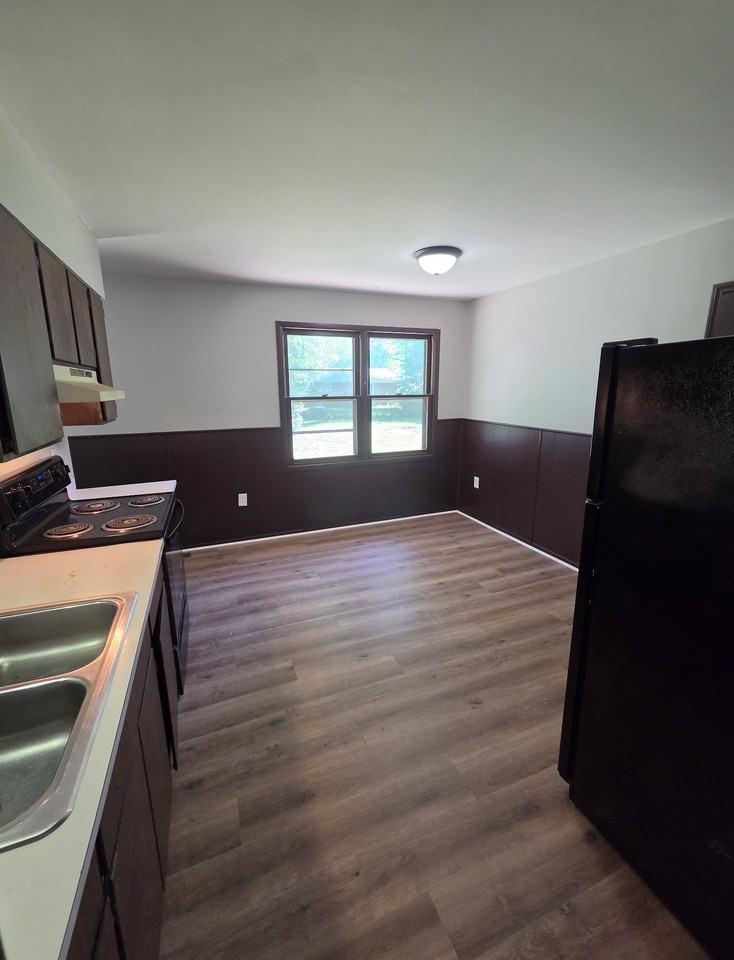 1021 Ridgeway Dr #1 - Photo 2 of 10
