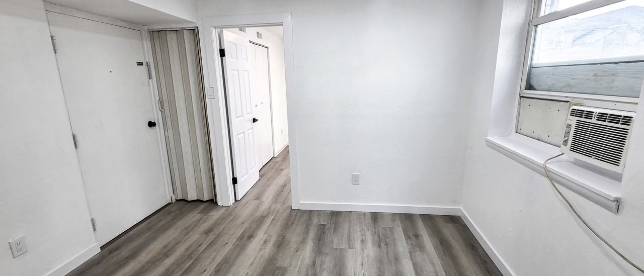 1023 Wallace Ave #2 - Photo 3 of 15