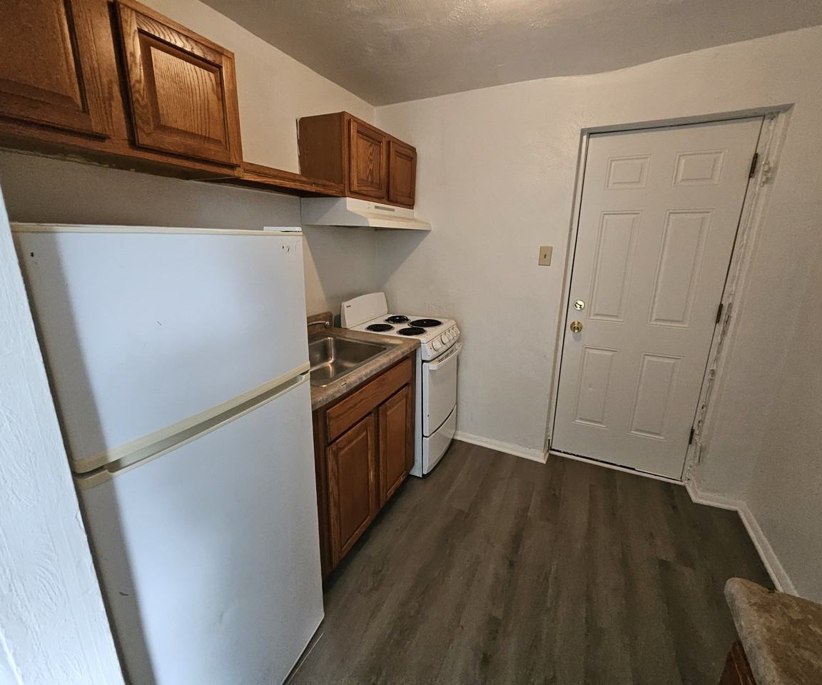 1023 Wallace Ave #4 - Photo 5 of 10