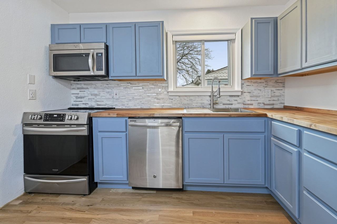 309 Redwood Dr #1 - Photo 2 of 22