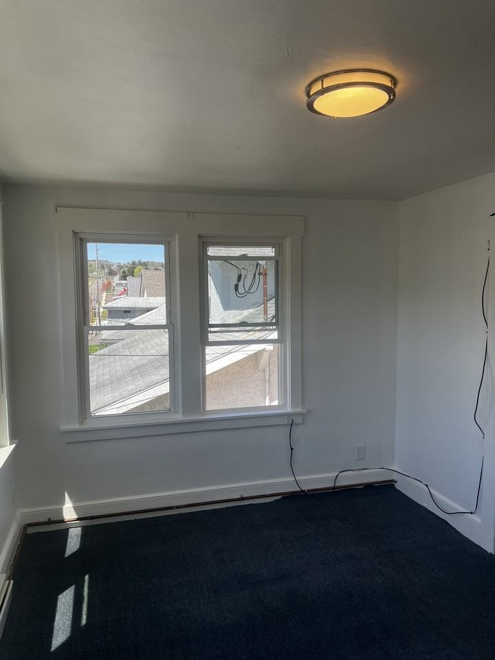318 Hill Ave #2 - Photo 2 of 10
