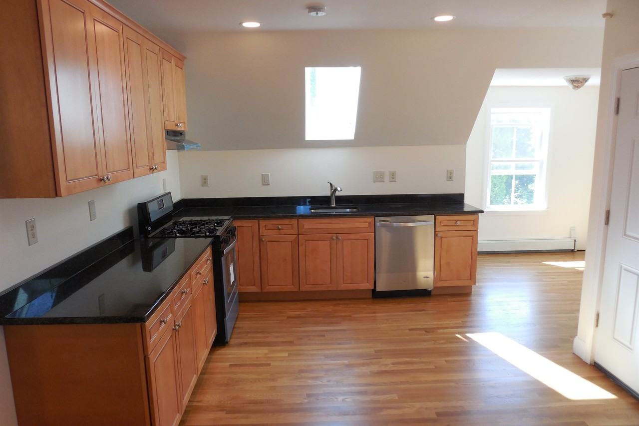 4 Brewer St #3 - Photo 6 of 24