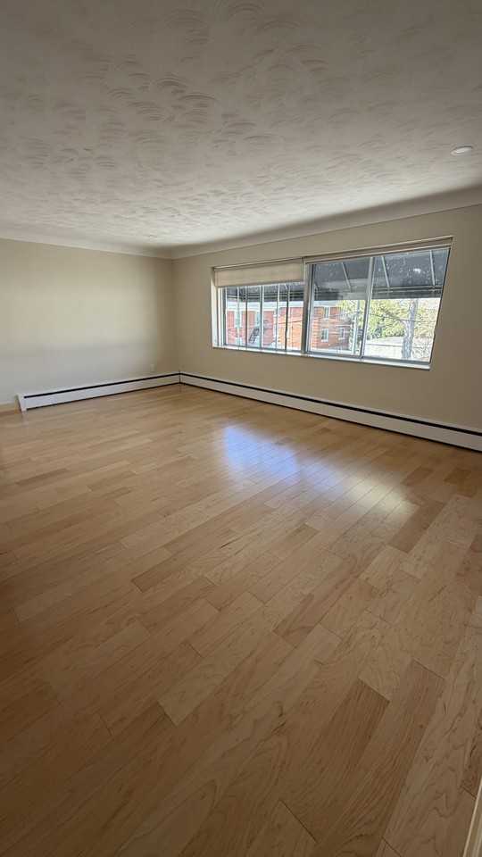 684 Tweedsmuir Ave - Photo 7 of 19