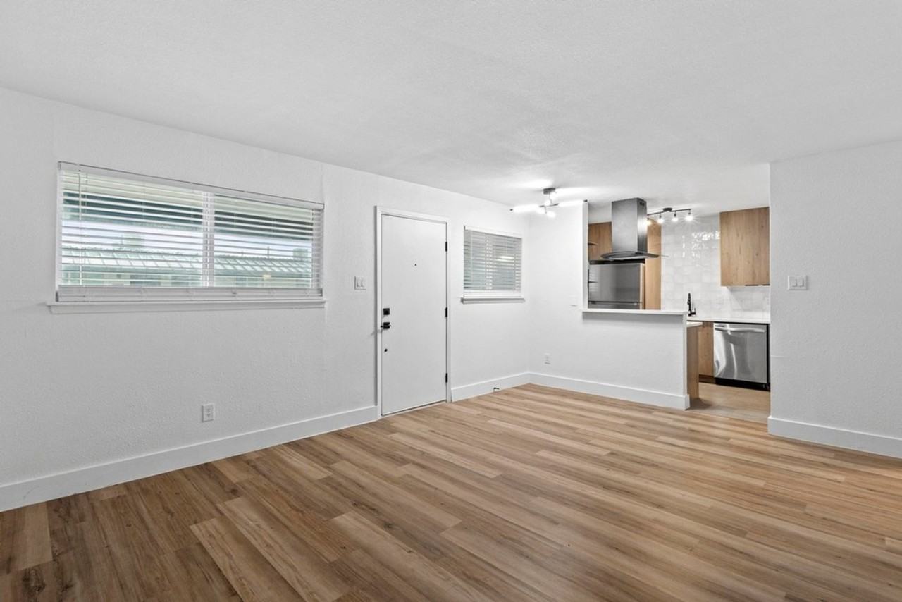 CrestHaus Apartments, LLC - Photo 3 of 18
