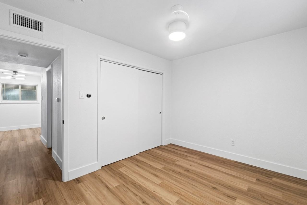 CrestHaus Apartments, LLC - Photo 4 of 18