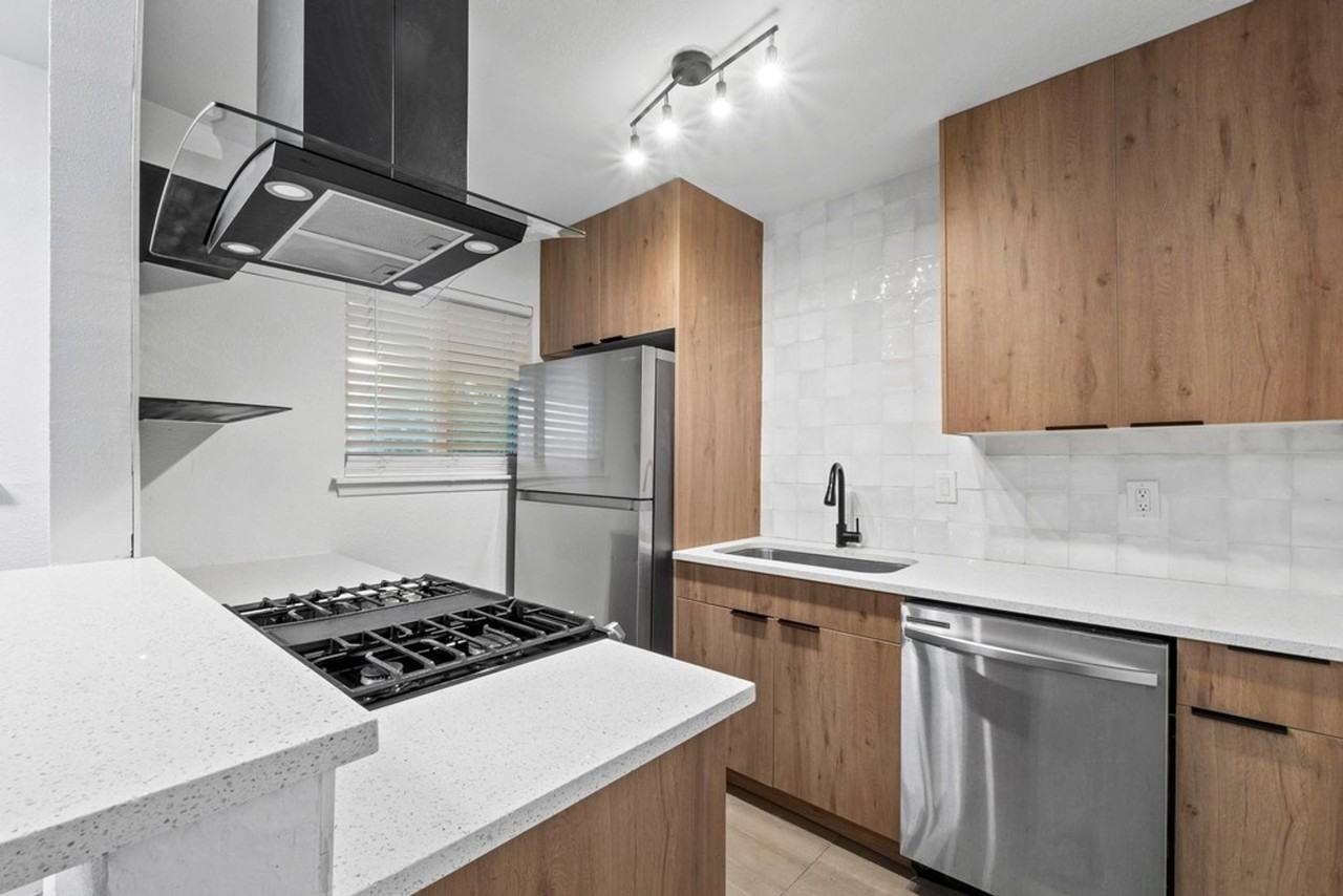CrestHaus Apartments, LLC - Photo 5 of 18