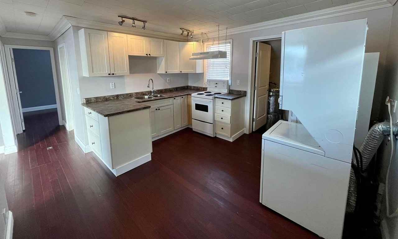 10424 102 Ave #1 - Photo 4 of 20