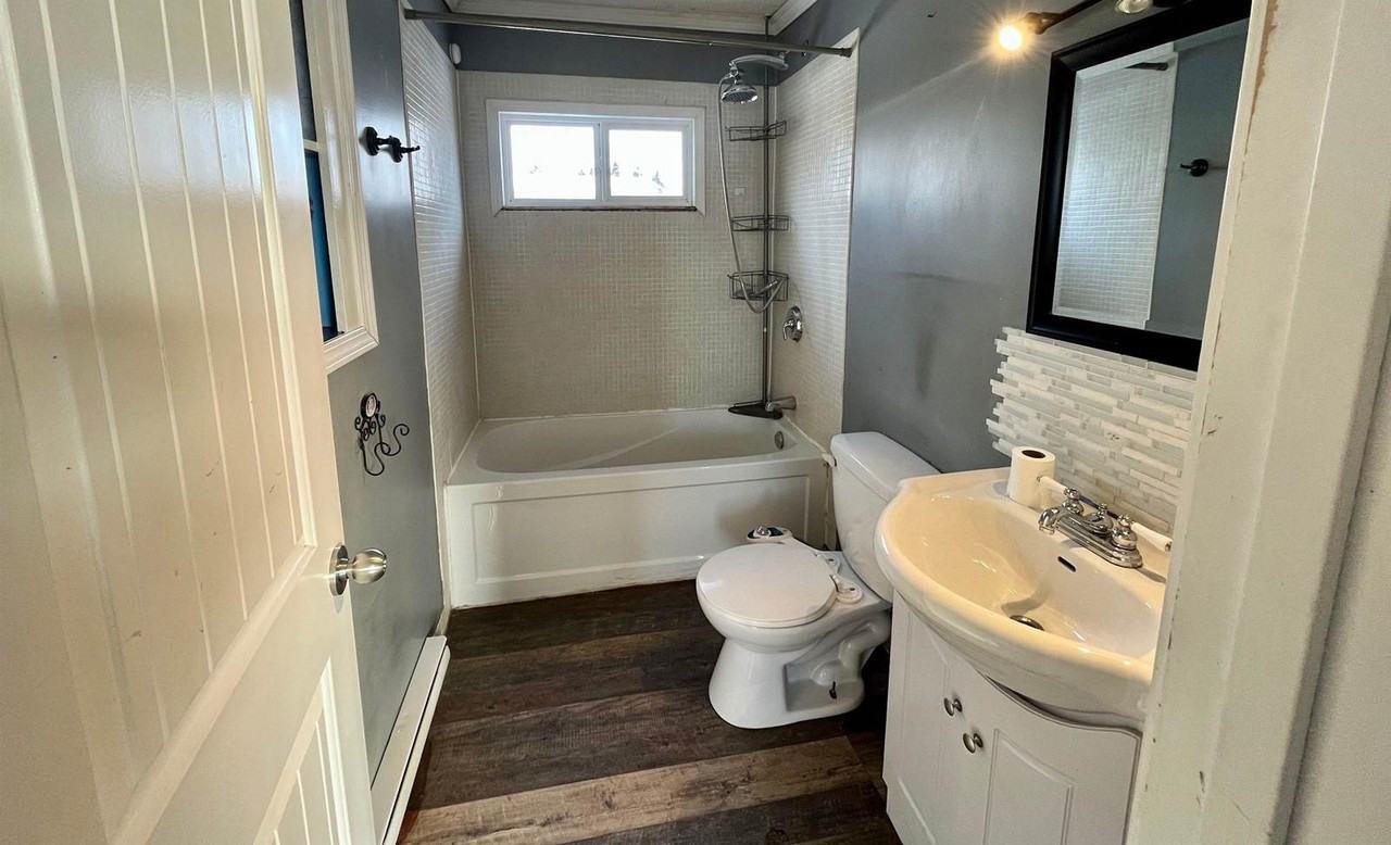 10424 102 Ave #1 - Photo 5 of 20
