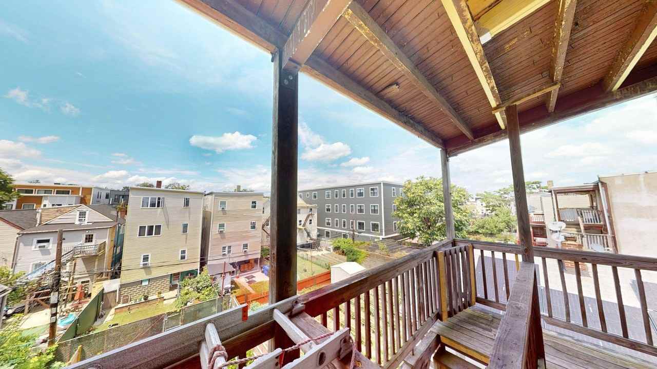192 Paris Street192 Paris Street - 3 #3 - Photo 5 of 24