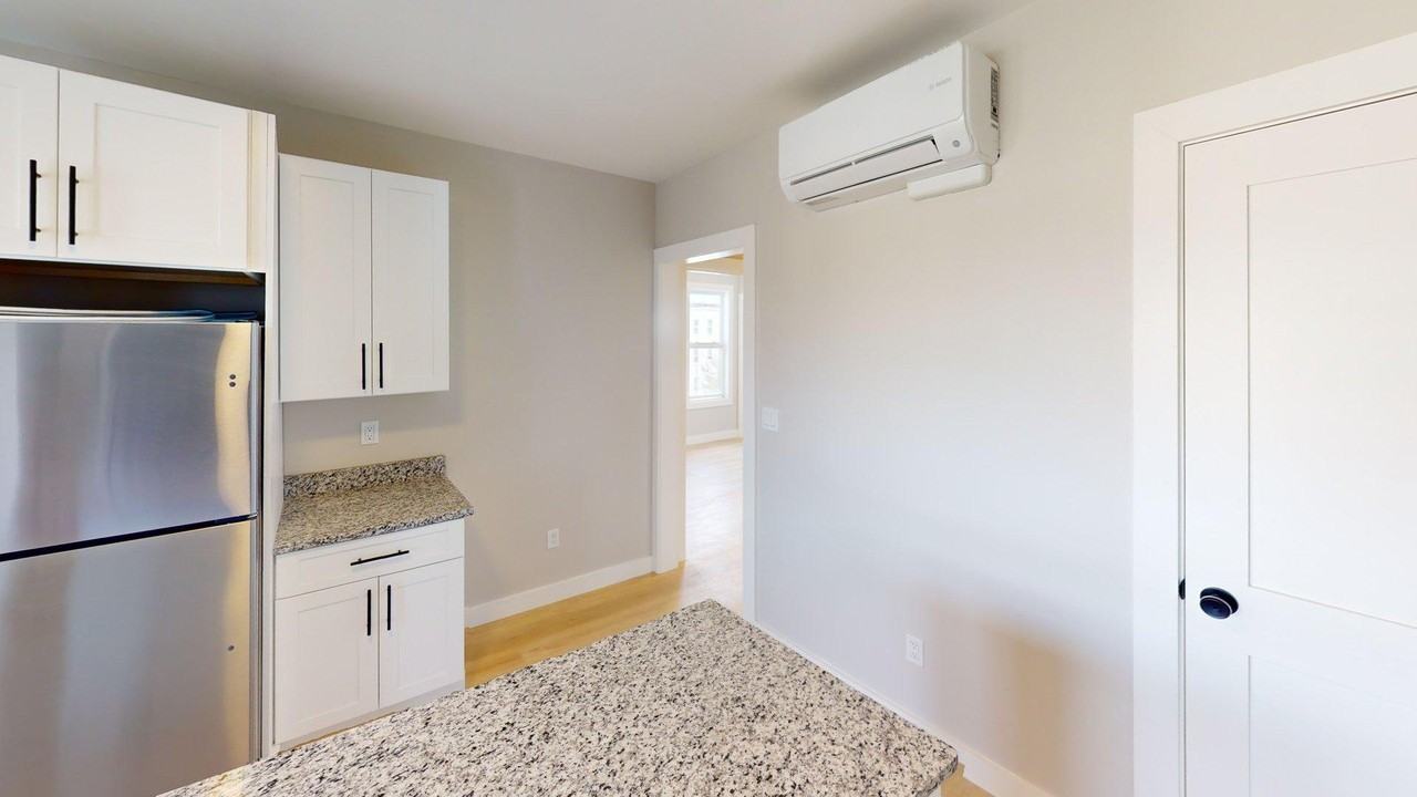 192 Paris Street192 Paris Street - 3 #3 - Photo 6 of 24