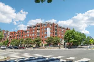 featured image of 811 Quincy St Nw