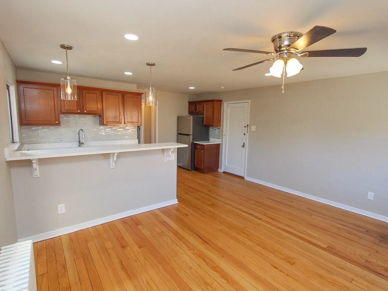 5615 ELLSWORTH AVENUEAPT E-33 #E33 - Photo 2 of 10