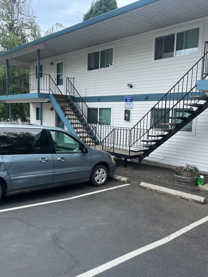Cedarwood Villa Apartments - Photo 2 of 2