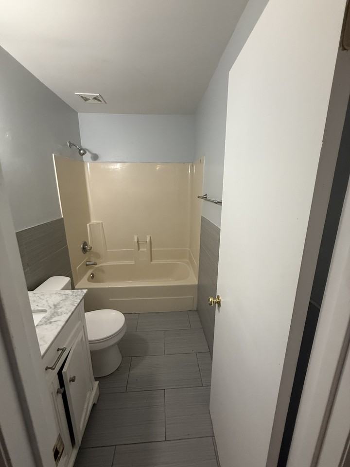 137 Stonehedge Dr #1 - Photo 2 of 7