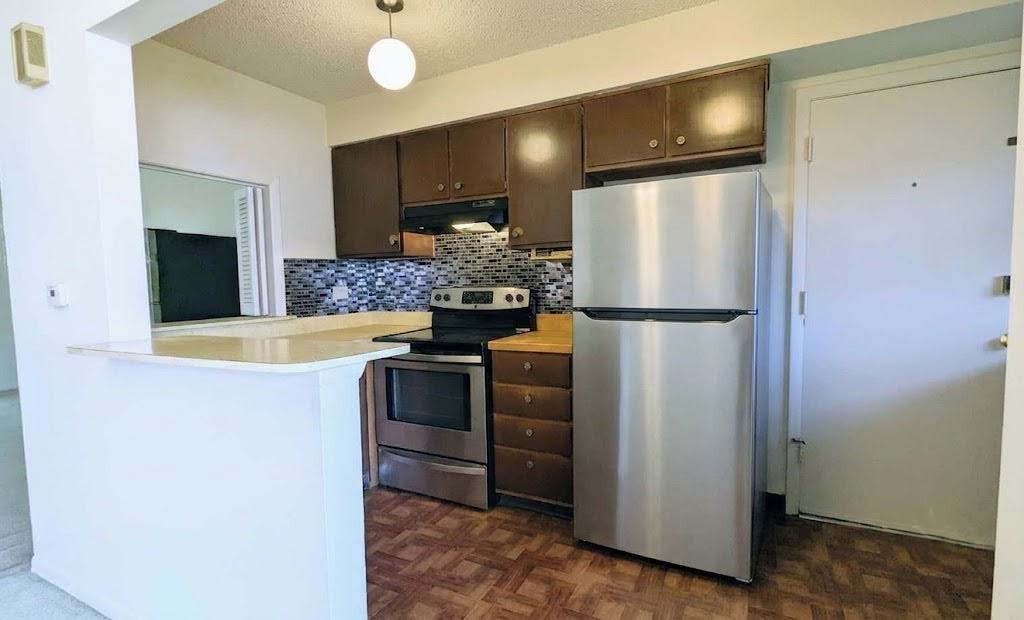 230 Washington Sq #D - Photo 5 of 10