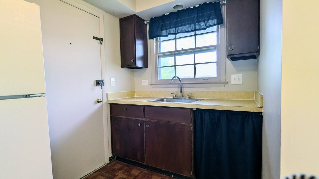 230 Washington Sq #D - Photo 6 of 10