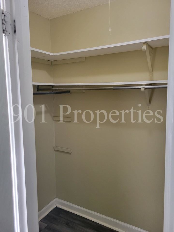 3389 Lord Dunmore Cv #1 - Photo 7 of 11