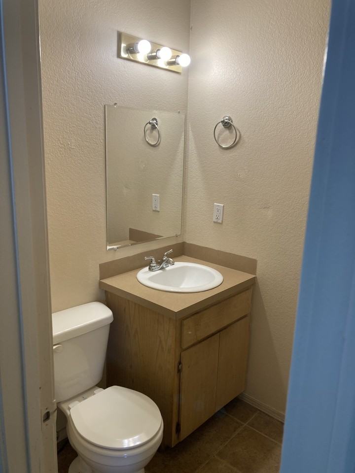 2409 N 30th St #2409 - Photo 6 of 28