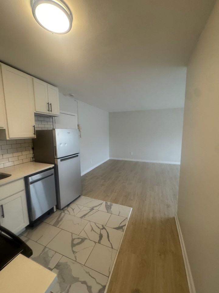 1528 Elmwood AvenueUnit - 108 #1528-108 - Photo 2 of 8