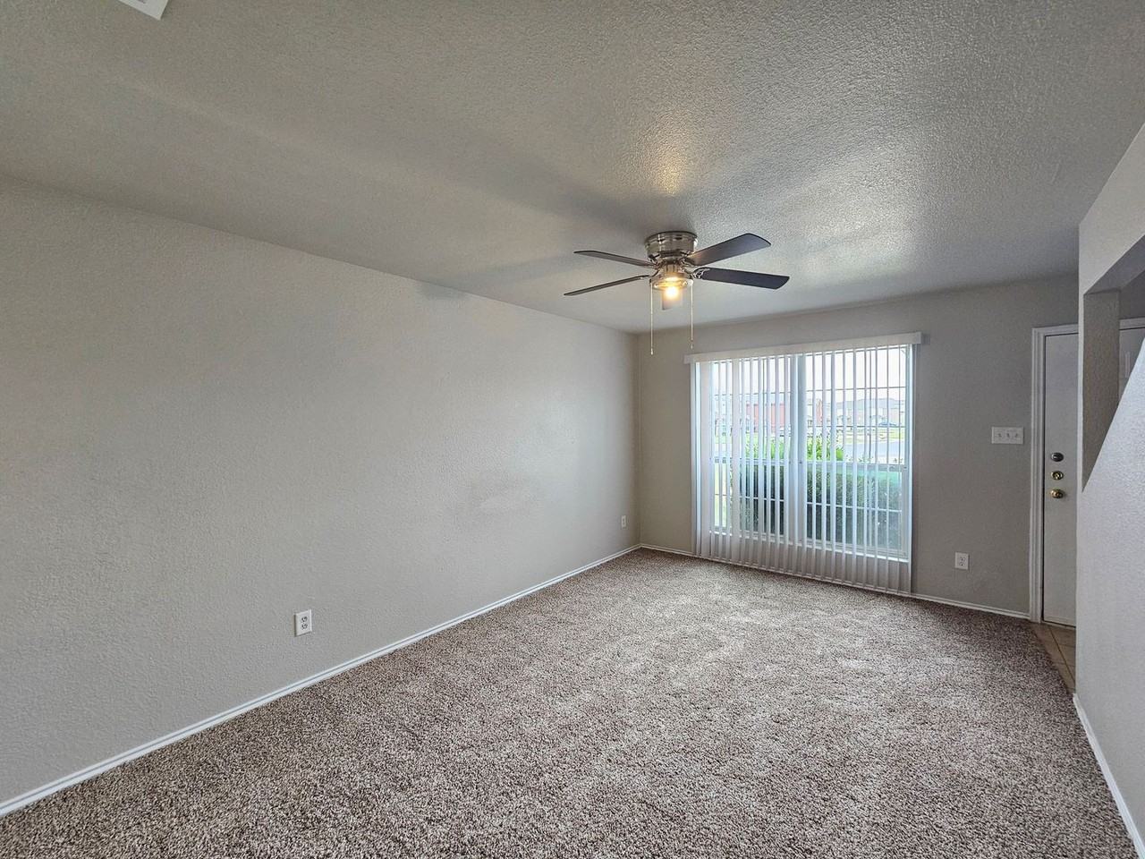 4601 Hudson Dr #D - Photo 2 of 20