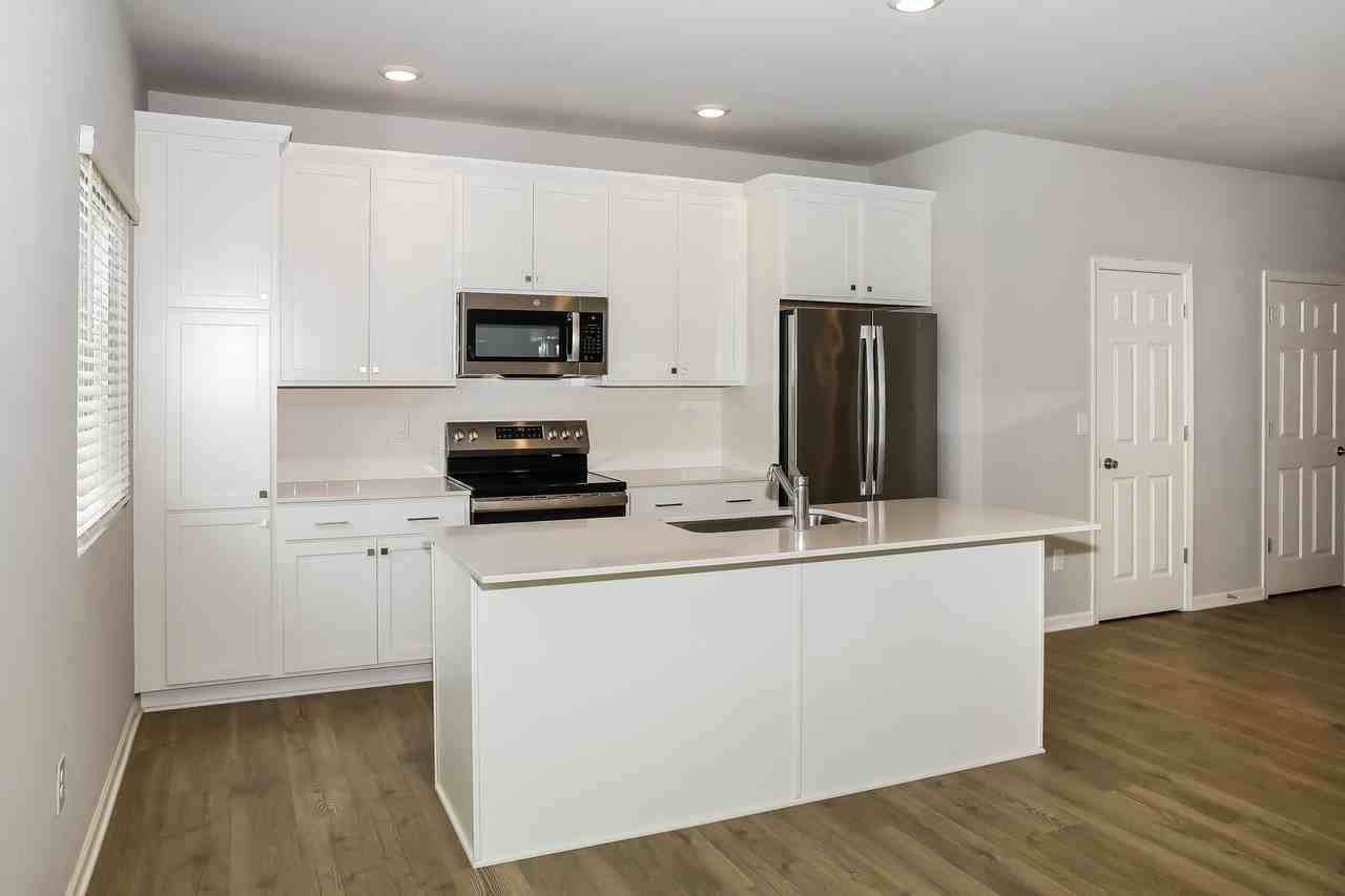 1304 Timber Hollow Ct - Photo 2 of 17
