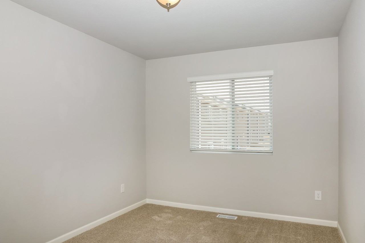 1304 Timber Hollow Ct - Photo 5 of 17