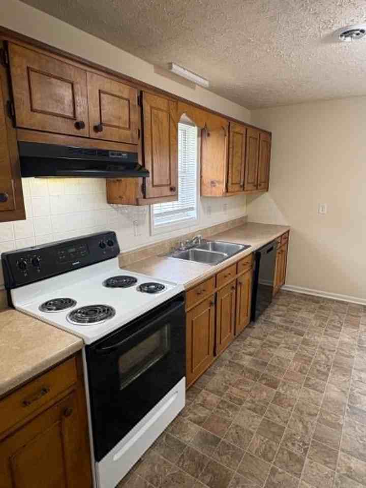 1617 Flanigan Ct #B - Photo 3 of 22