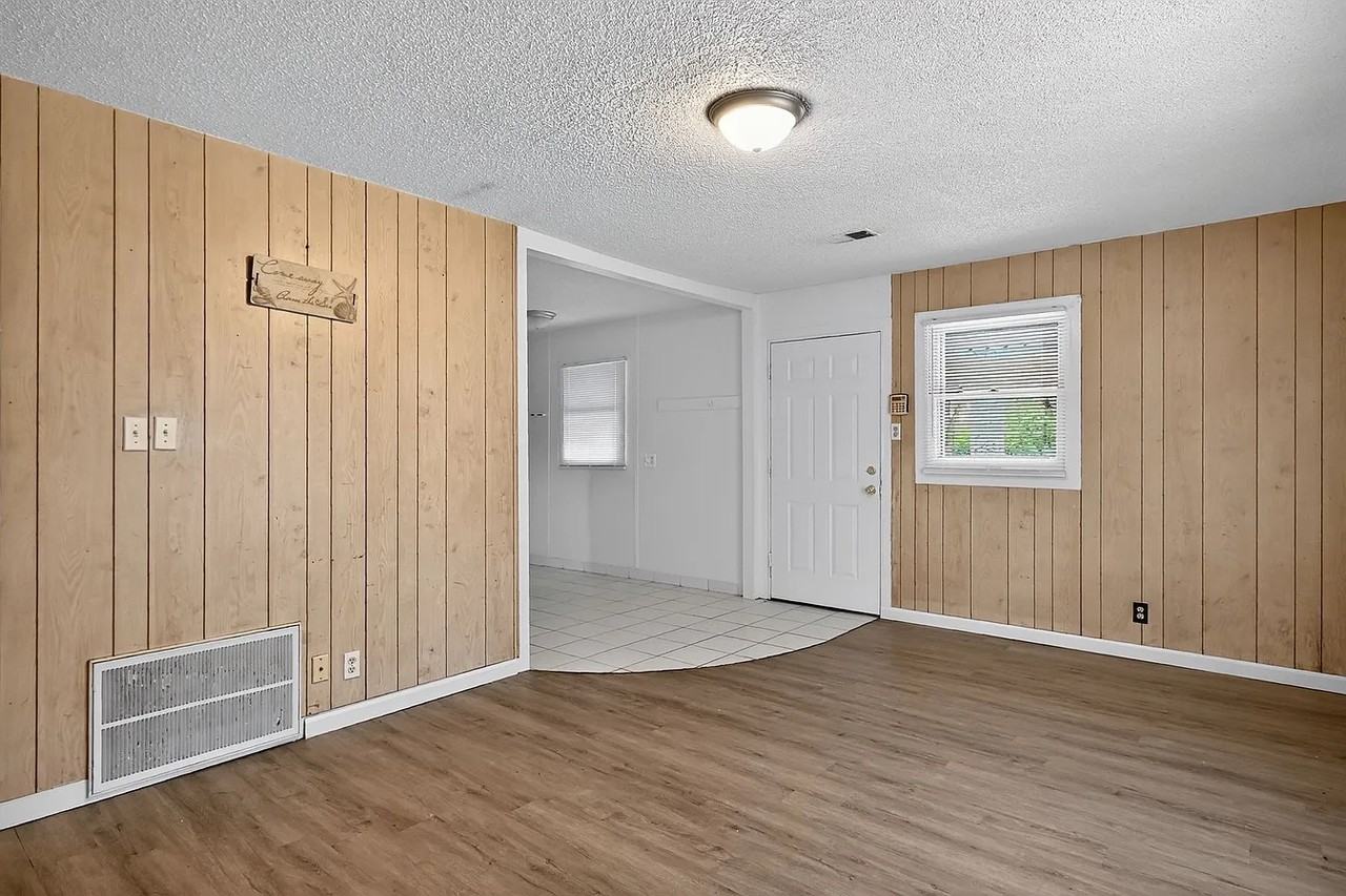 1274 W Green St #1 - Photo 5 of 22