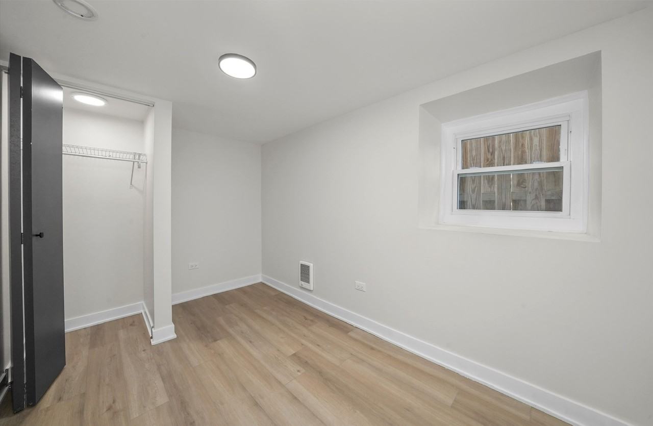 2752 W Belmont Ave #G - Photo 4 of 10