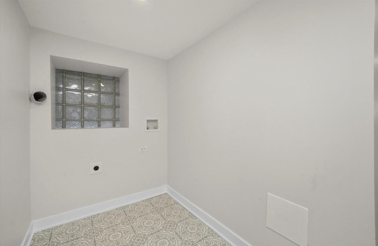 2752 W Belmont Ave #G - Photo 5 of 10